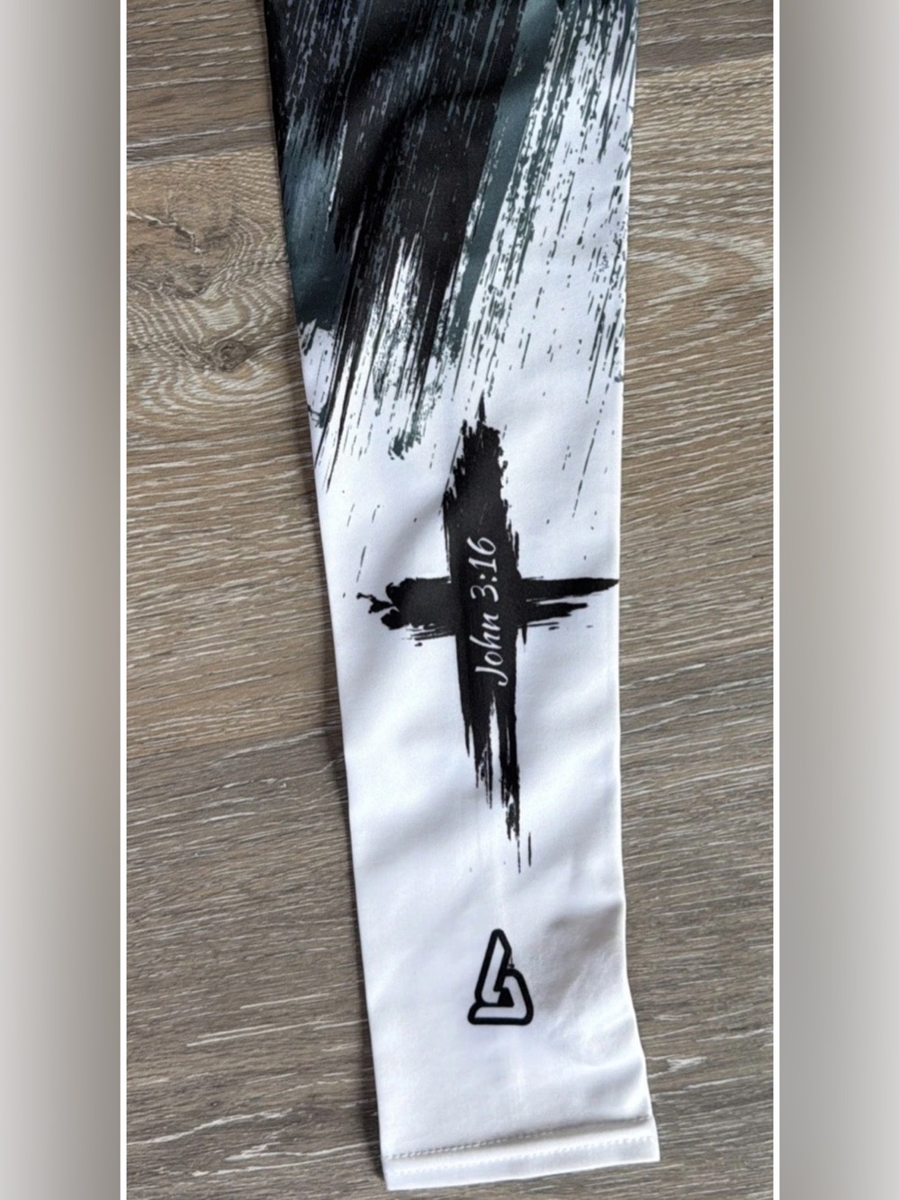 Men's White & Black Graphic Compression sleeve- Faith themed new w/o tags